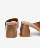 PATRIZIA – Mule de piel natura con tacón alto ancho efecto madera – taupe – Talla 36 – Ángel Alarcón