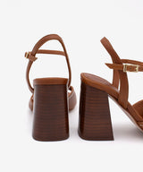 LUISA – Sandalia con tacón alto de piel natural sujeto al tobillo – marrón – Talla 40 – Ángel Alarcón