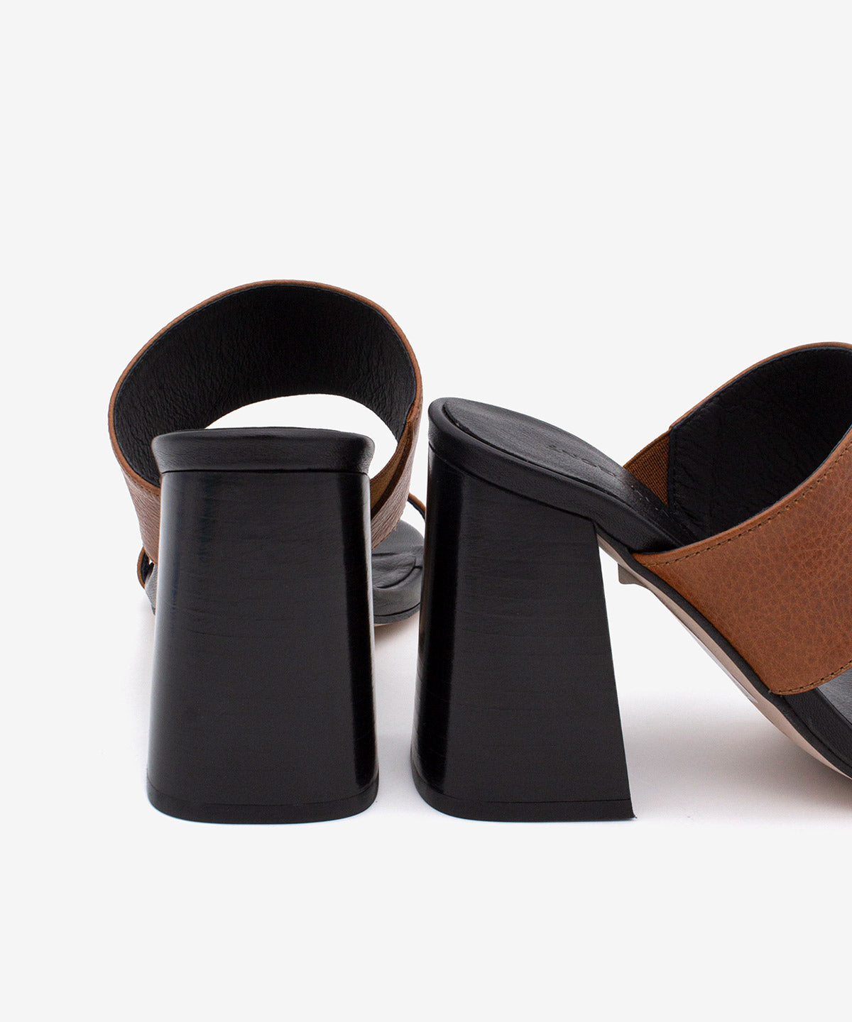 MARTA - Sandalia mule de dos tiras con tacón de diseño en piel natural - Zapatos marrones - Zapatos de mujer Ángel Alarcón - Women Shoes 2026