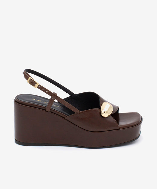 FIORELLA – Sandalia con plataforma de cuña de piel con adorno metálico – Talla 35 – Ángel Alarcón