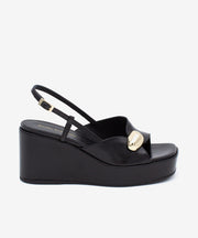 FIORELLA – Sandalia con plataforma de cuña de piel con adorno metálico – negro – Talla 37 – Ángel Alarcón