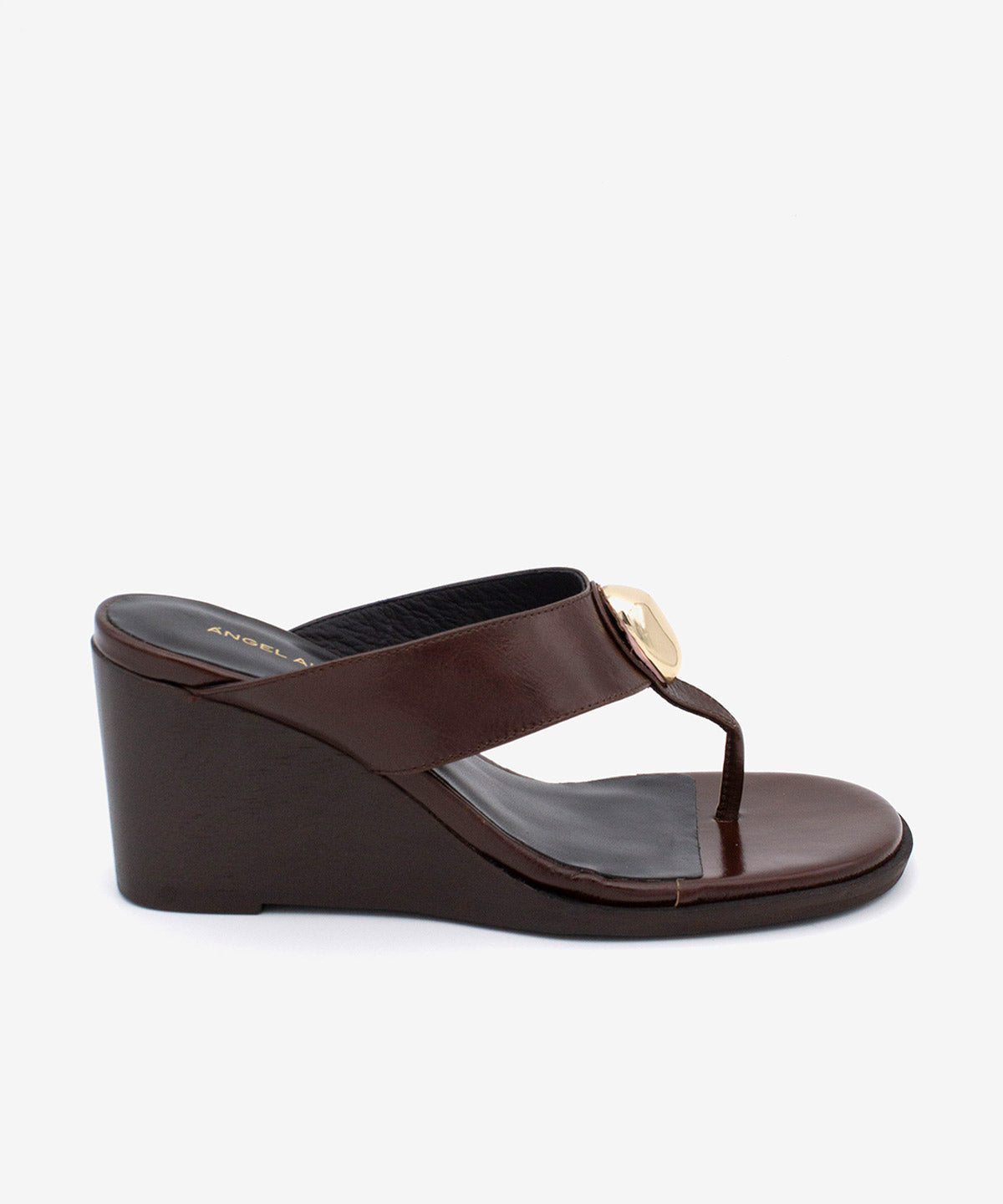CITA – Sandalia de dedo de mujer con cuña y adorno metálico de piel texturizada - Zapatos m. oscuro - Zapatos de mujer Ángel Alarcón - Women Shoes 2026