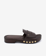DEBORA - Sandalia mule con suela de madera y tachuelas doradas de piel - Zapatos m. oscuro - Zapatos de mujer Ángel Alarcón - Women Shoes 2026