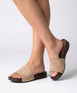 CLOE - Sandalia mule de serraje con suela de madera de Ante suede - Zapatos Nude - beige - Zapatos de mujer Ángel Alarcón - Women Shoes 2026