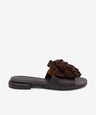 GIOVANNA – Mules de tacón plano con adorno de flor de crochet, sandalia en piel grano suave – marrón oscuro – Talla 35 – Ángel Alarcón