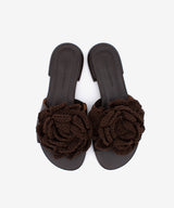 GIOVANNA – Mules de tacón plano con adorno de flor de crochet, sandalia en piel grano suave – marrón oscuro – Talla 36 – Ángel Alarcón