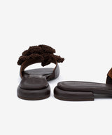 GIOVANNA – Mules de tacón plano con adorno de flor de crochet, sandalia en piel grano suave – marrón oscuro – Talla 36 – Ángel Alarcón