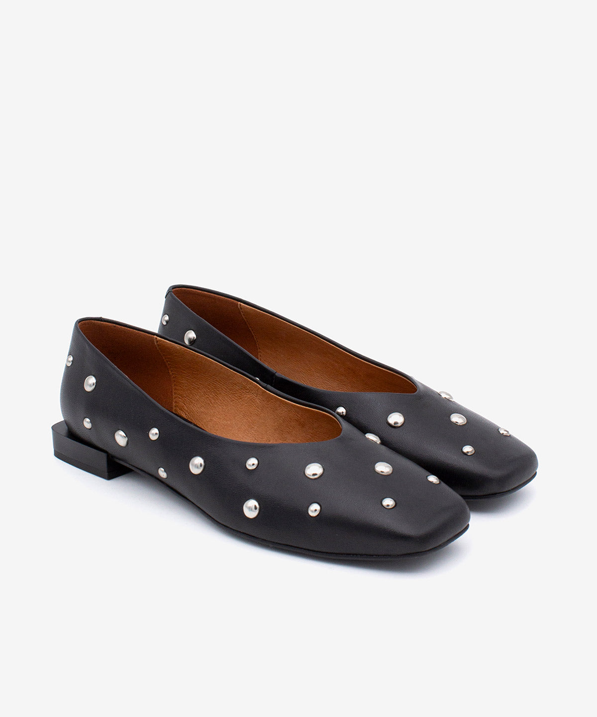 EMERY - Bailarina con tachas plateadas y puntera cuadrada de piel suave - Zapatos Negros - Zapatos de mujer Ángel Alarcón - Women Shoes 2026