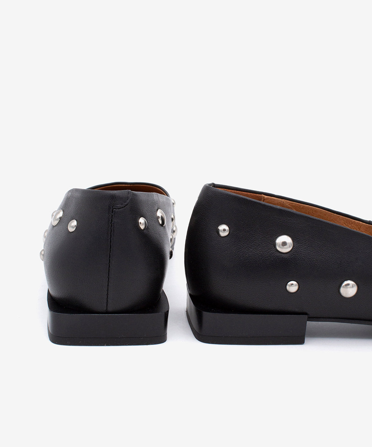 EMERY - Bailarina con tachas plateadas y puntera cuadrada de piel suave - Zapatos Negros - Zapatos de mujer Ángel Alarcón - Women Shoes 2026
