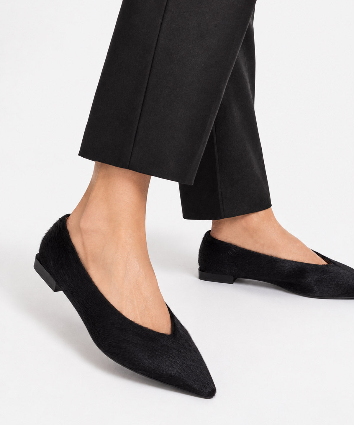 NAYU - Bailarina de puntera fina básicas de pelo poni - Zapatos Negros - Zapatos de mujer Ángel Alarcón - Women Shoes 2026