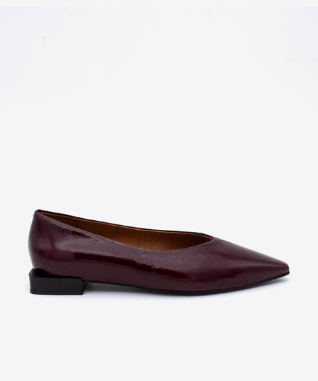 NAYU - Bailarina de puntera fina con piel texturizada brillante - Zapatos morados - Zapatos de mujer Ángel Alarcón - Women Shoes 2026