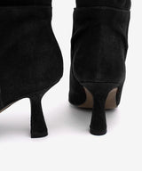 KEIRA - Bota alta de caña fruncida y tacón fino de serraje - Zapatos Negros - Zapatos de mujer Ángel Alarcón - Women Shoes 2026