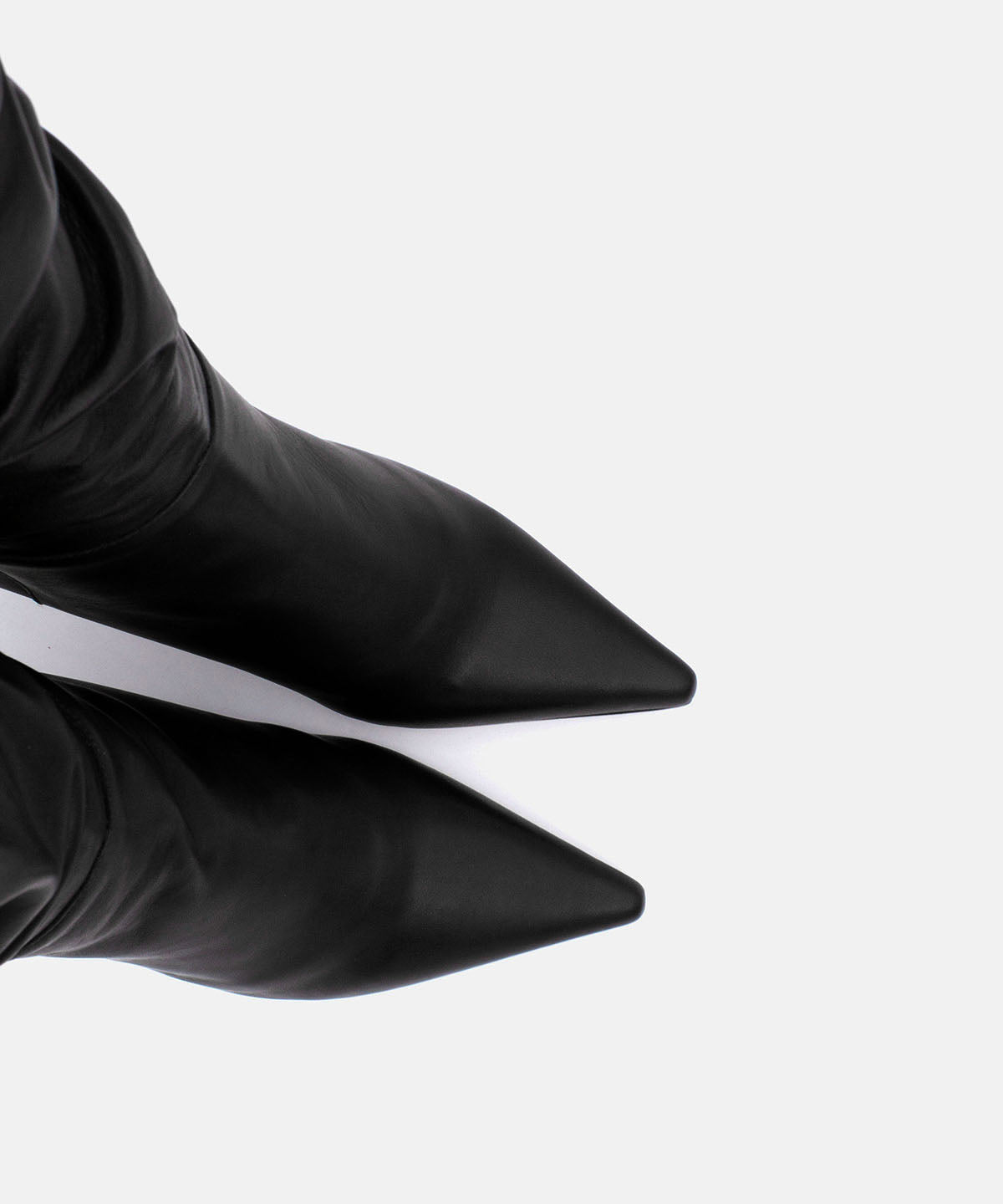 KEIRA - Bota alta de caña fruncida con tacon alto en piel suave - Zapatos Negros - Zapatos de mujer Ángel Alarcón - Women Shoes 2026