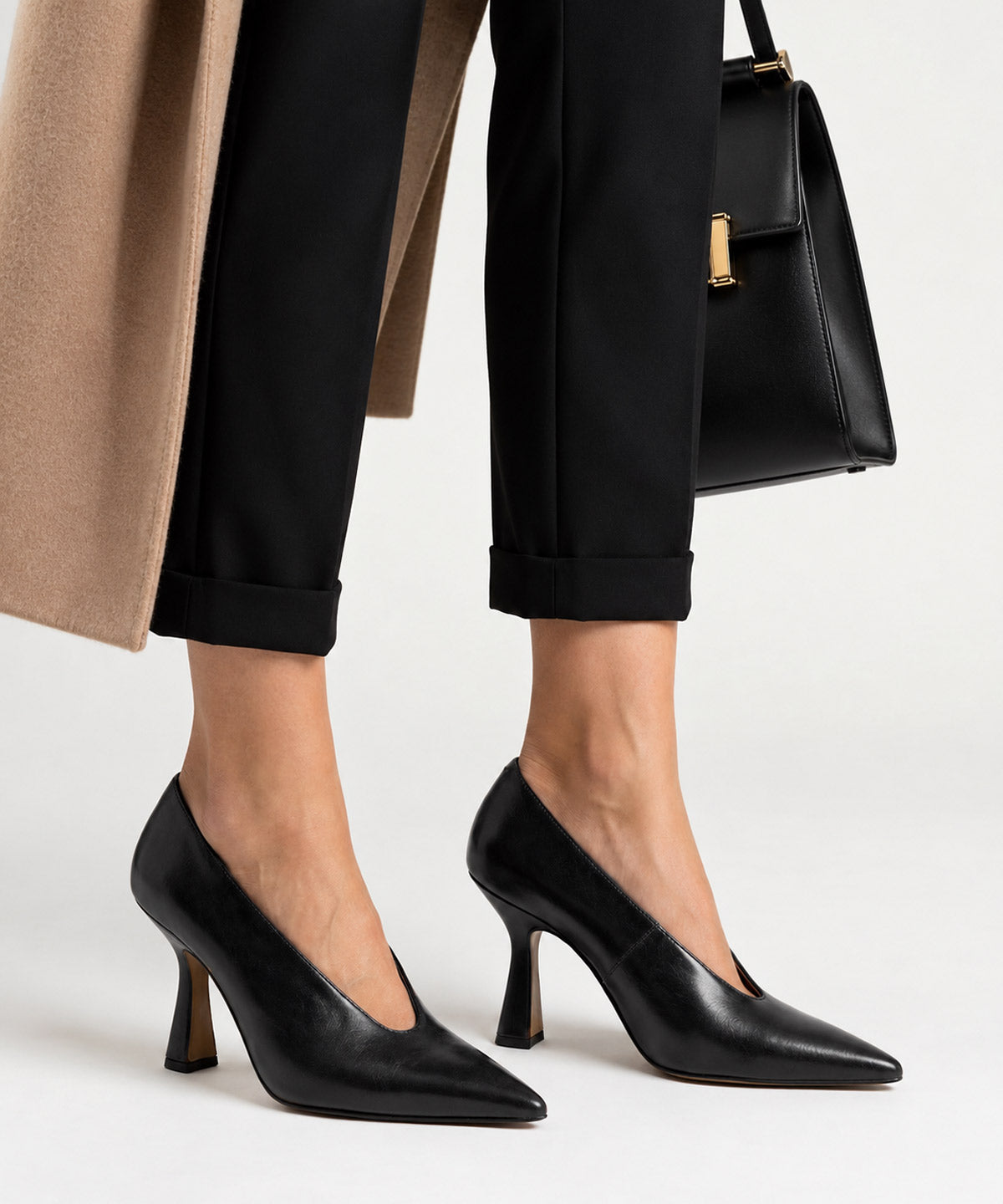 LARISSA - Salón de tacón alto con escote en V alto de piel texturizada - Zapatos Negros - Zapatos de mujer Ángel Alarcón - Women Shoes 2026