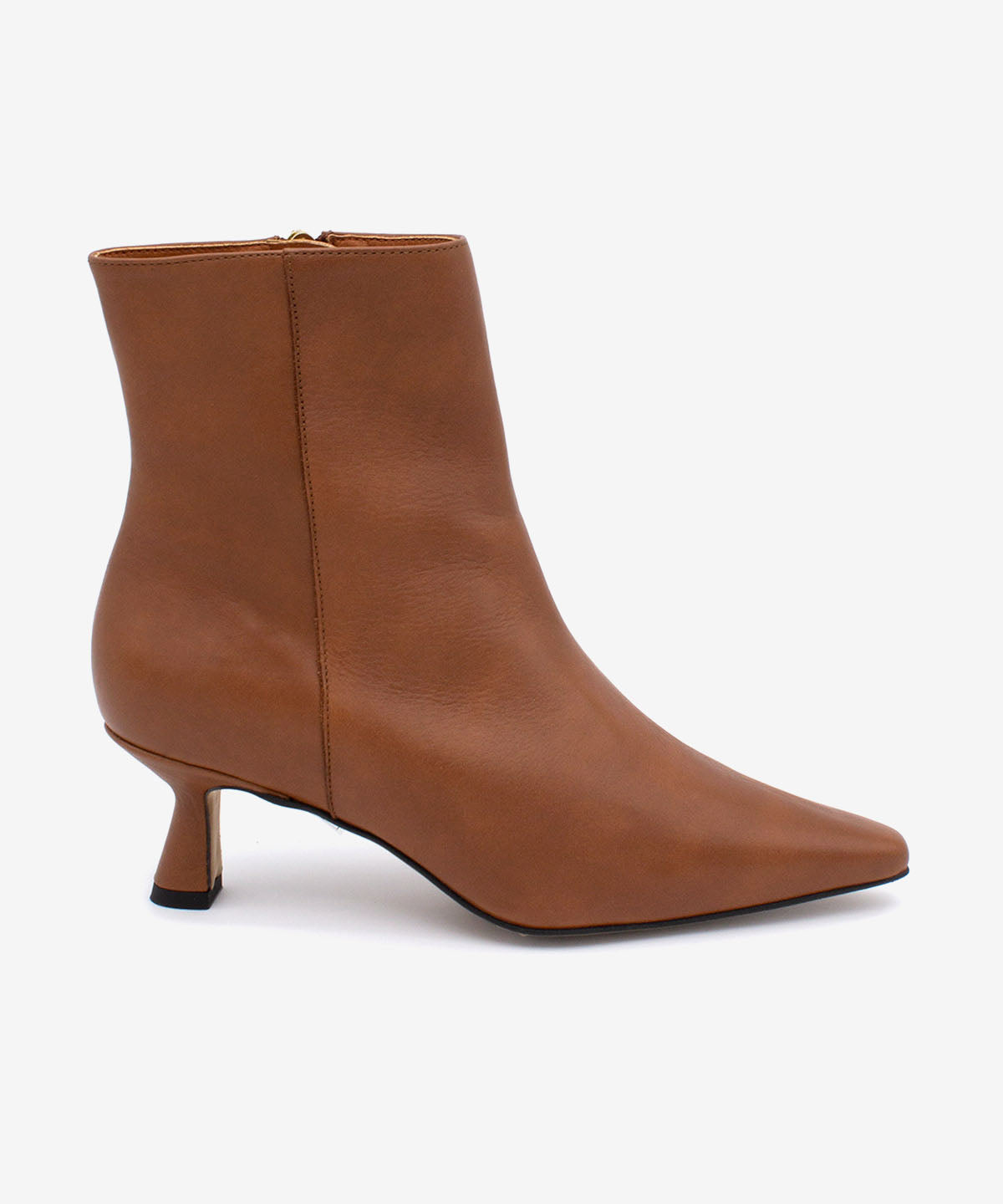 FAYE - Botín de mujer con puntera fina de piel suave - Zapatos color cuero - Zapatos de mujer Ángel Alarcón - Women Shoes 2026