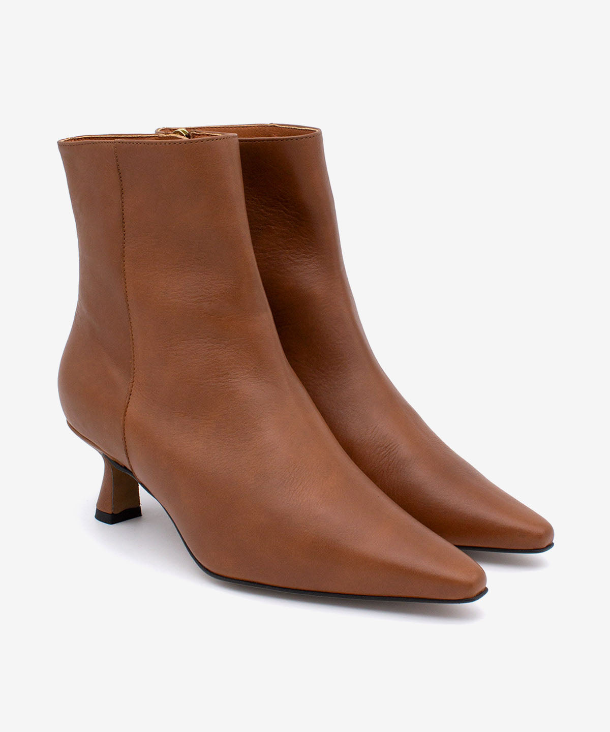 FAYE - Botín de mujer con puntera fina de piel suave - Zapatos color cuero - Zapatos de mujer Ángel Alarcón - Women Shoes 2026