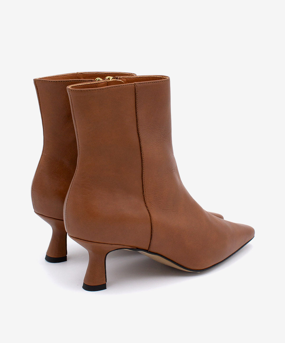 FAYE - Botín de mujer con puntera fina de piel suave - Zapatos color cuero - Zapatos de mujer Ángel Alarcón - Women Shoes 2026