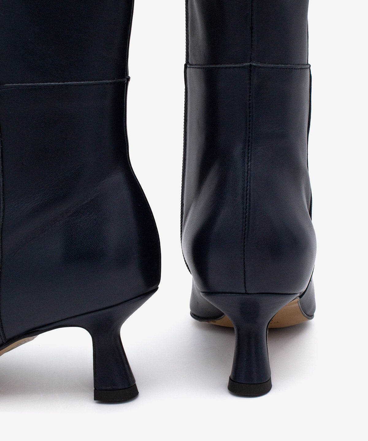 GEORGIA - Bota alta de tacón bajo con puntera fina de piel lisa - Zapatos azul oscuro - Zapatos de mujer Ángel Alarcón - Women Shoes 2026