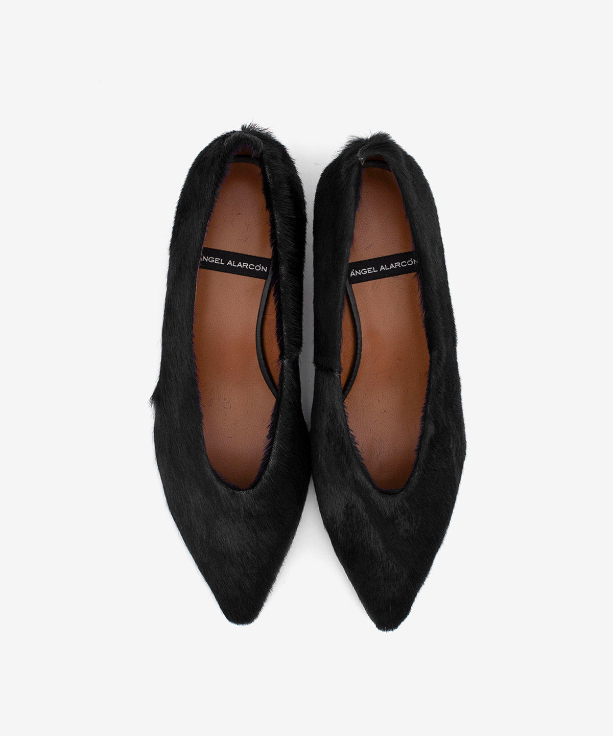 MARGO - Zapato de salón de tacón bajo fabricado en pelo negro - Zapatos Negros - Zapatos de mujer Ángel Alarcón - Women Shoes 2026