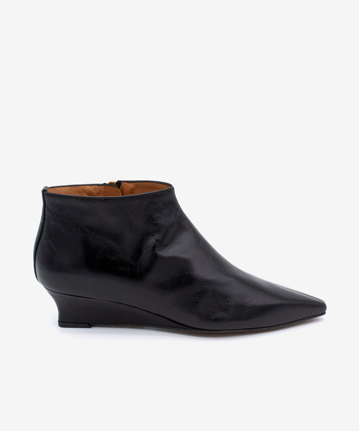 OPHELIA - Botín de cuña con caña baja y puntera afilada de piel texturizada - Zapatos Negros - Zapatos de mujer Ángel Alarcón - Women Shoes 2026