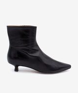 DOROTHEA - Botín de tacón kitten con puntera fina de piel texturizada - Zapatos Negros - Zapatos de mujer Ángel Alarcón - Women Shoes 2026
