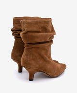 LISETTE - Botín de tacón fino con caña arrugada de serraje - Zapatos color cuero - Zapatos de mujer Ángel Alarcón - Women Shoes 2026