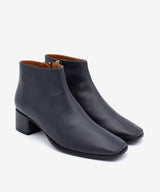 ARWEN - Botín cómodo de tacón ancho con puntera cuadrada de piel lisa - Zapatos Negros - Zapatos de mujer Ángel Alarcón - Women Shoes 2026