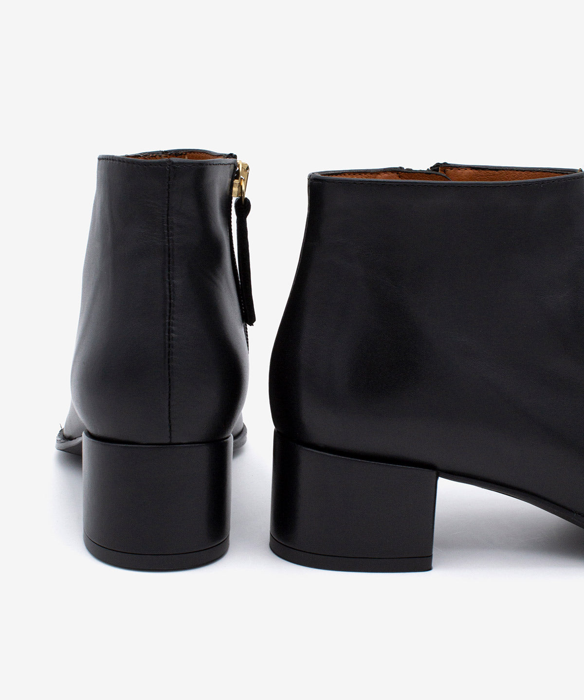 ARWEN - Botín cómodo de tacón ancho con puntera cuadrada de piel lisa - Zapatos Negros - Zapatos de mujer Ángel Alarcón - Women Shoes 2026