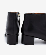 ARWEN - Botín cómodo de tacón ancho con puntera cuadrada de piel lisa - Zapatos Negros - Zapatos de mujer Ángel Alarcón - Women Shoes 2026