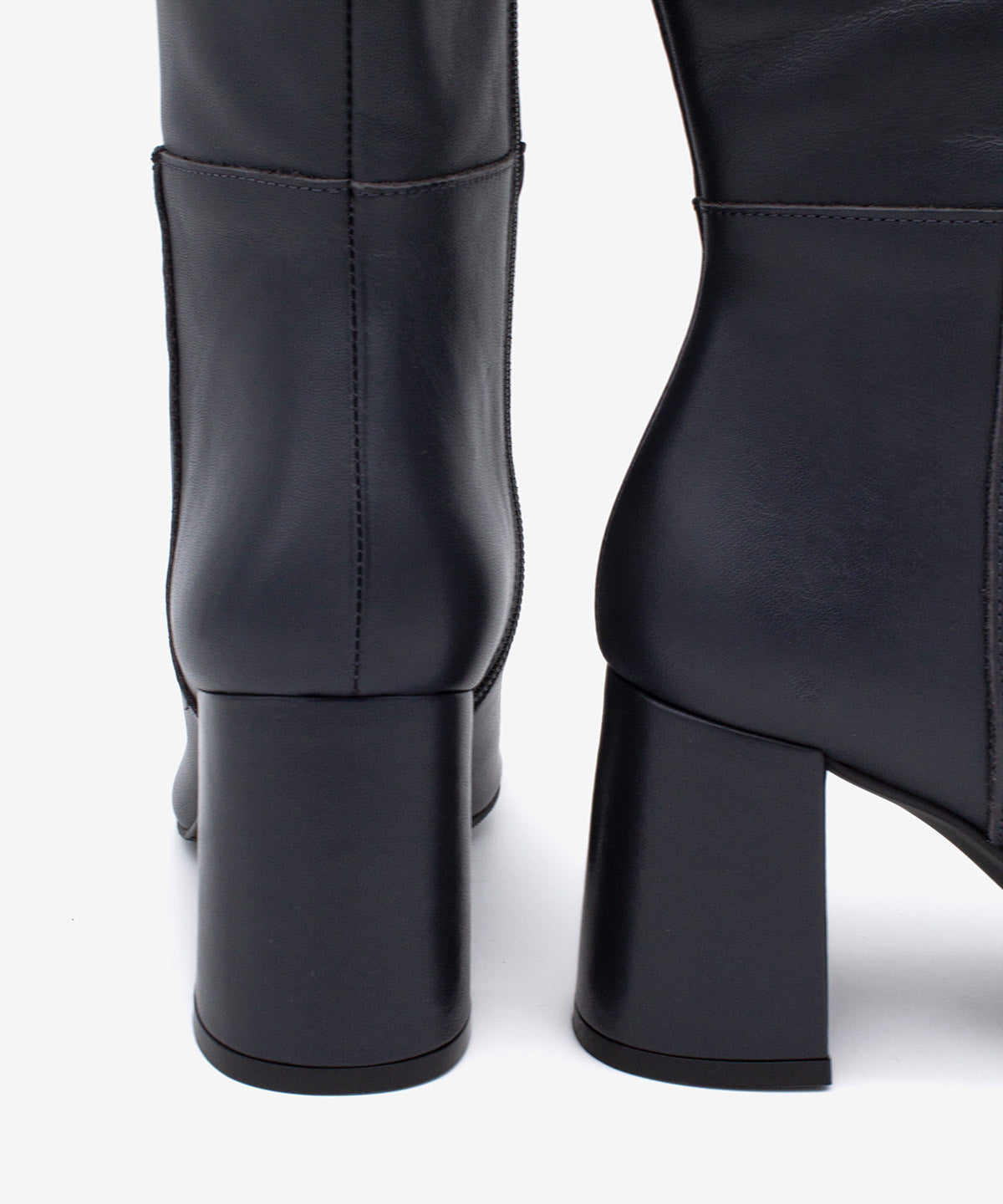 DORANA - Bota alta cómoda de tacón ancho con puntera cuadrada de piel - Zapatos grises - Zapatos de mujer Ángel Alarcón - Women Shoes 2026