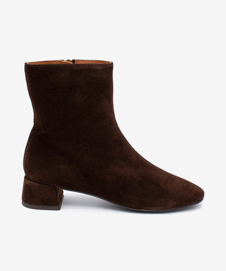 TAMARA - Botín de mujer con tacón bajo ancho cómodo de serraje - Zapatos m. oscuro - Zapatos de mujer Ángel Alarcón - Women Shoes 2026