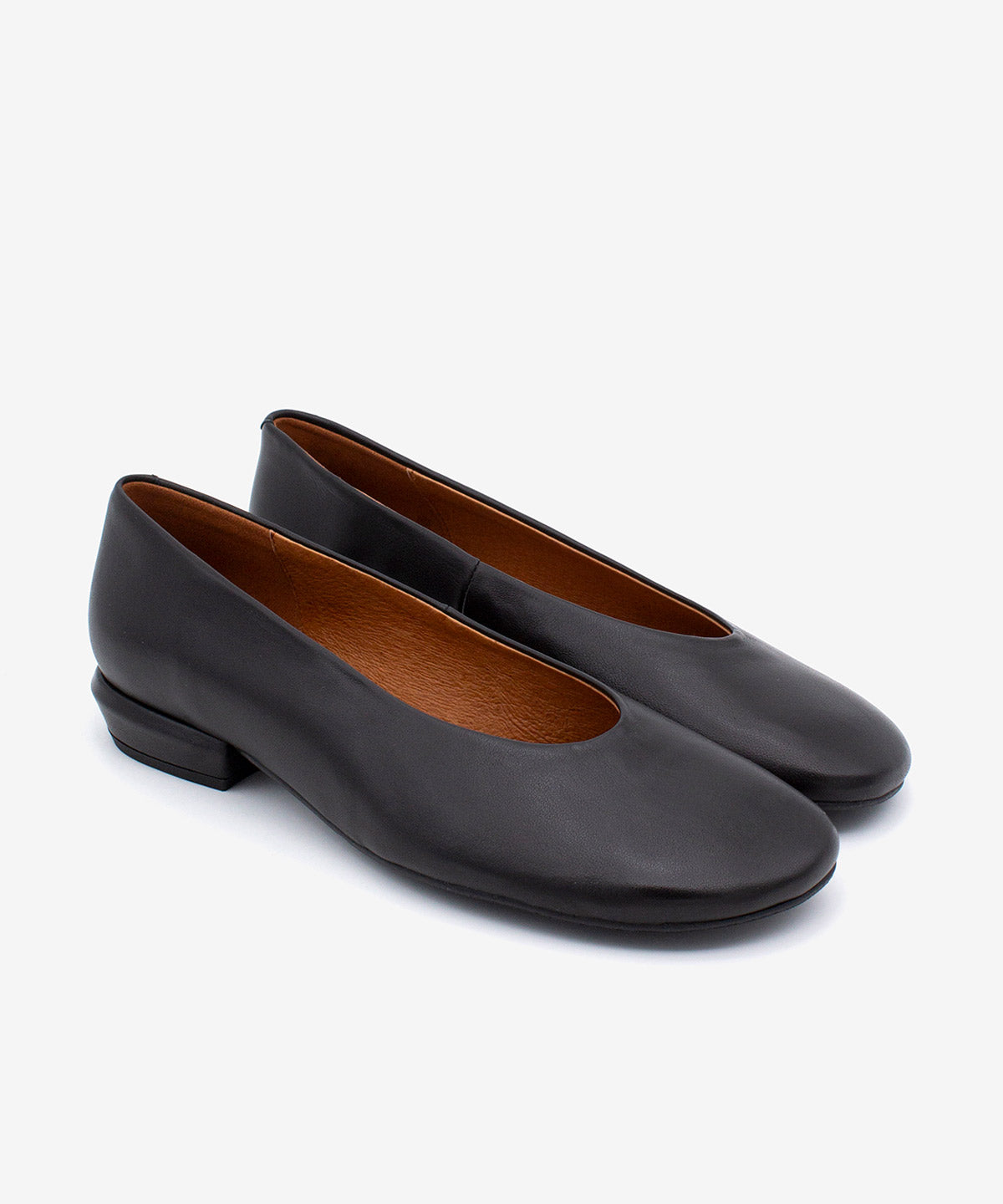KATYA - Bailarina de mujer de tacón bajo cómodo de piel suave - Zapatos Negros - Zapatos de mujer Ángel Alarcón - Women Shoes 2026