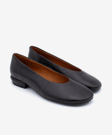 KATYA - Bailarina de mujer de tacón bajo cómodo de piel suave - Zapatos Negros - Zapatos de mujer Ángel Alarcón - Women Shoes 2026
