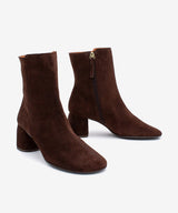 MURIELLE - Botín de tacón de diseño con puntera redonda de serraje - Zapatos m. oscuro - Zapatos de mujer Ángel Alarcón - Women Shoes 2026