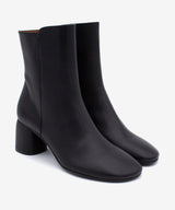 MURIELLE - Botín de mujer de tacón de diseño con puntera redonda de piel suave - Zapatos Negros - Zapatos de mujer Ángel Alarcón - Women Shoes 2026