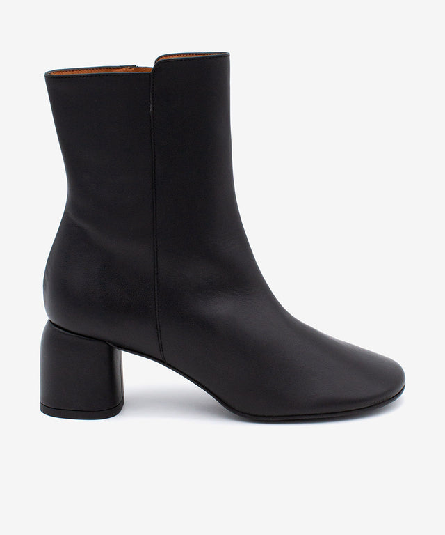 MURIELLE - Botín de tacón de diseño con puntera redonda en piel lisa - Zapatos Negros - Zapatos de mujer Ángel Alarcón - Women Shoes 2026