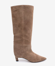 GAELLE - Bota gaucha moderna de tacón bajo de serraje - Zapatos taupe - Zapatos de mujer Ángel Alarcón - Women Shoes 2026