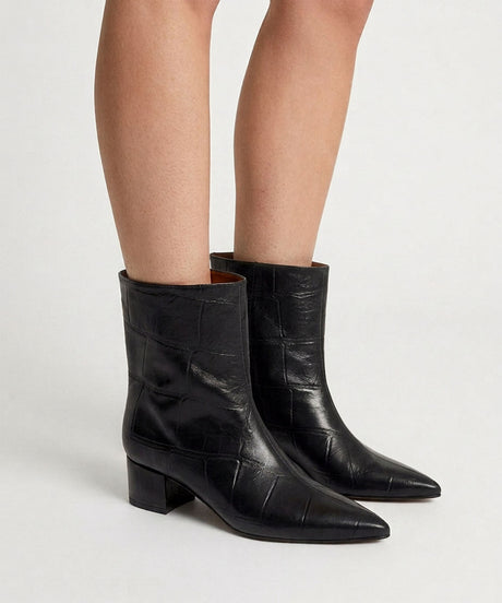 ALANA - Botín de mujer de caña ancha de piel print croco - Zapatos Negros - Zapatos de mujer Ángel Alarcón - Women Shoes 2026