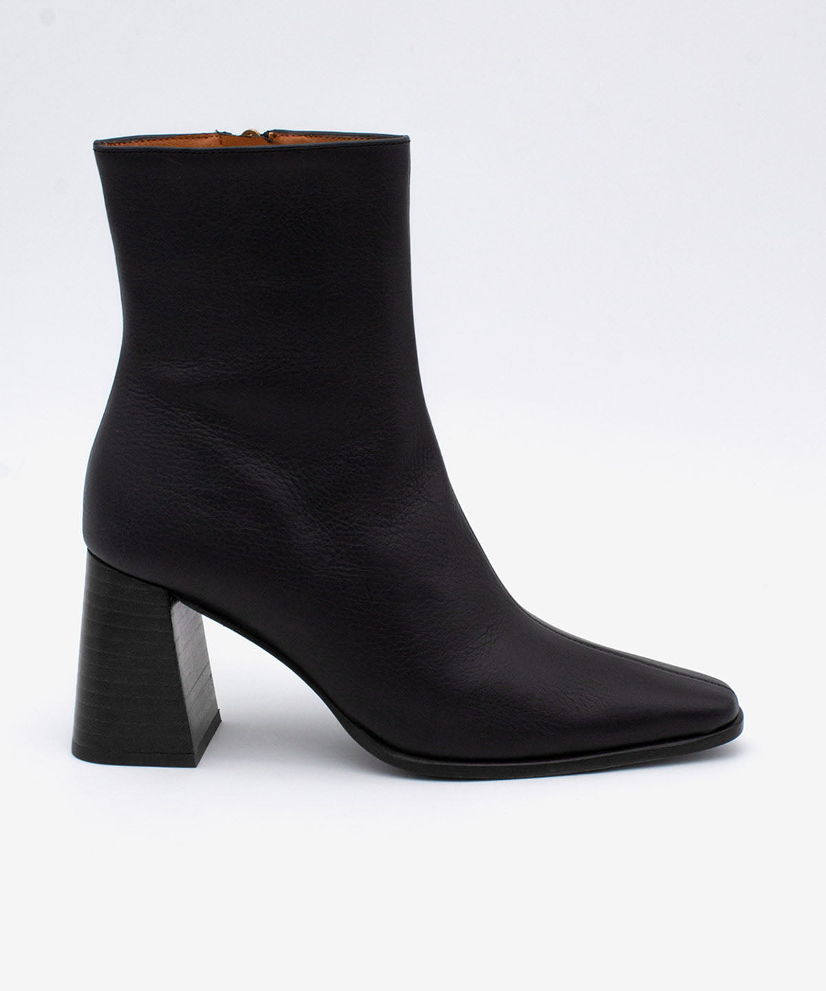 TRIMIA - Botín de piel natural con tacón ancho de efecto madera - Zapatos Negros - Zapatos de mujer Ángel Alarcón - Women Shoes 2026