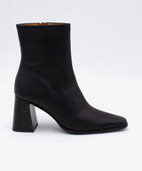 TRIMIA - Botín de piel natural con tacón ancho de efecto madera - Zapatos Negros - Zapatos de mujer Ángel Alarcón - Women Shoes 2026