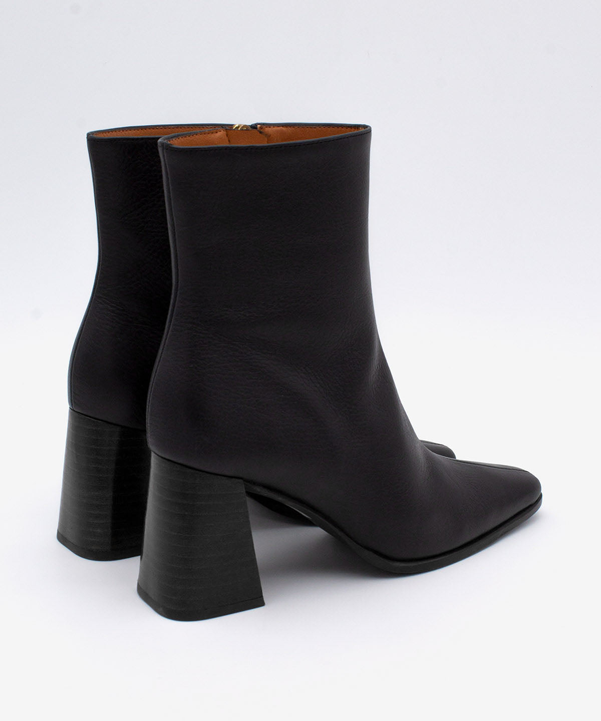 TRIMIA - Botín de piel natural con tacón ancho de efecto madera - Zapatos Negros - Zapatos de mujer Ángel Alarcón - Women Shoes 2026