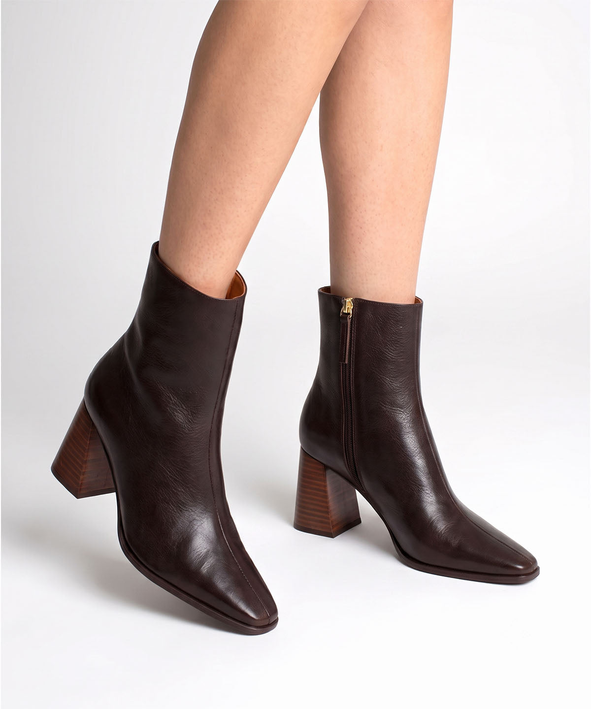 TRIMIA - Botín de piel natural con tacón ancho de efecto madera - Zapatos m. oscuro - Zapatos de mujer Ángel Alarcón - Women Shoes 2026