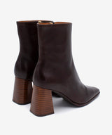 TRIMIA - Botín de piel natural con tacón ancho de efecto madera - Zapatos m. oscuro - Zapatos de mujer Ángel Alarcón - Women Shoes 2026