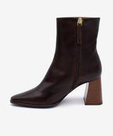 TRIMIA - Botín de piel natural con tacón ancho de efecto madera - Zapatos m. oscuro - Zapatos de mujer Ángel Alarcón - Women Shoes 2026