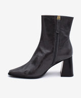 TRIMIA - Botín cómodo con tacón ancho de piel texturizada brillante - Zapatos grises - Zapatos de mujer Ángel Alarcón - Women Shoes 2026