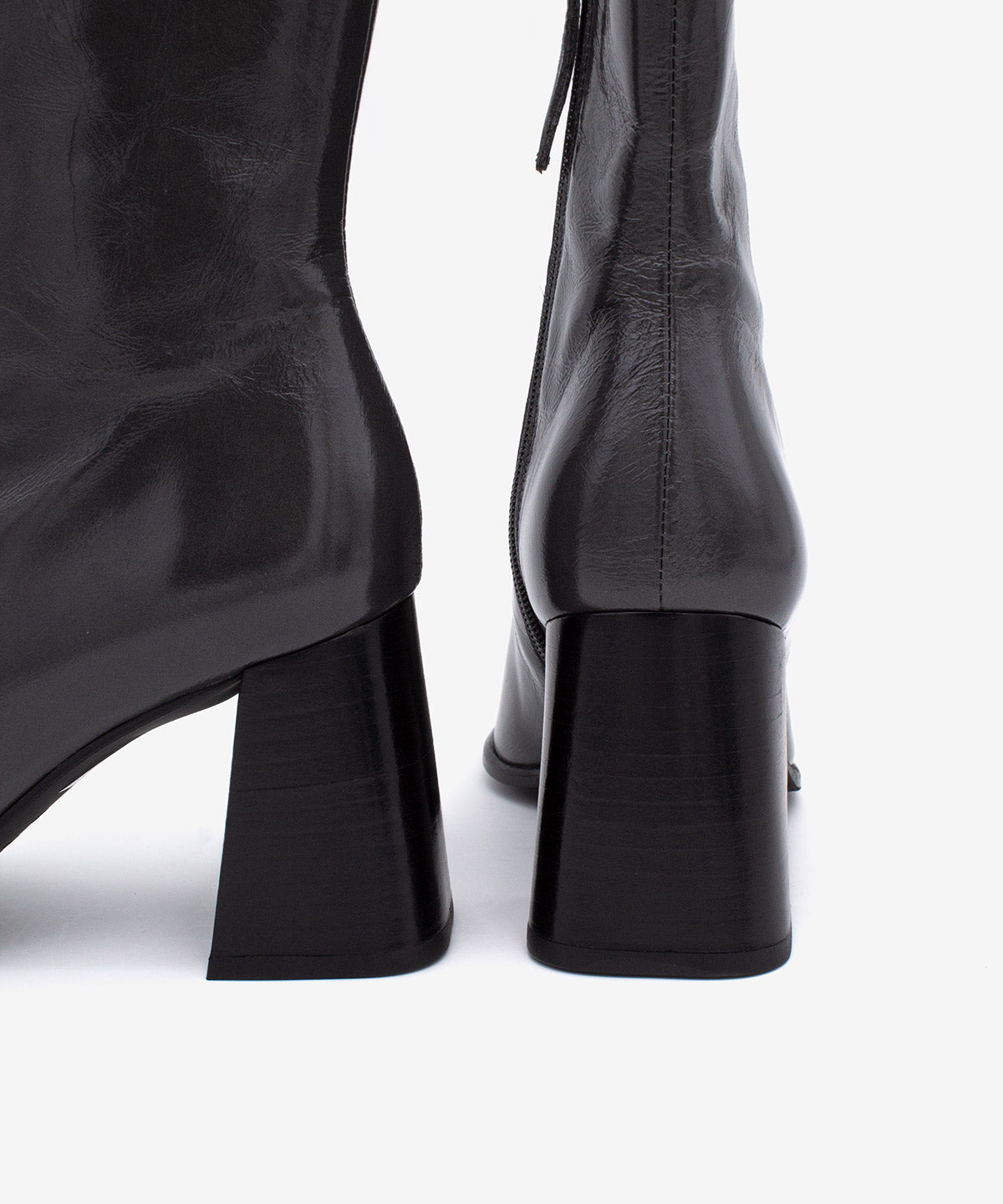 TRIMIA - Botín cómodo con tacón ancho de piel texturizada brillante - Zapatos grises - Zapatos de mujer Ángel Alarcón - Women Shoes 2026