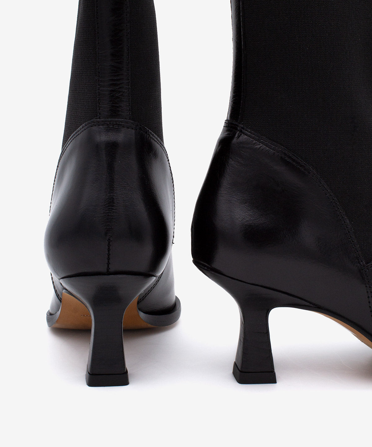 BRIELAS - Botín chelsea con tacón fino en piel lisa semibrillo - Zapatos Negros - Zapatos de mujer Ángel Alarcón - Women Shoes 2026