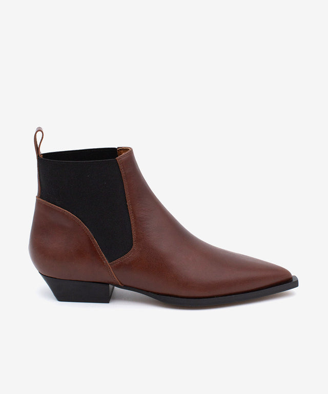 NEGADE - Botín chelsea de tacón bajo de piel lisa semibrillante - Zapatos marrones - Zapatos de mujer Ángel Alarcón - Women Shoes 2026