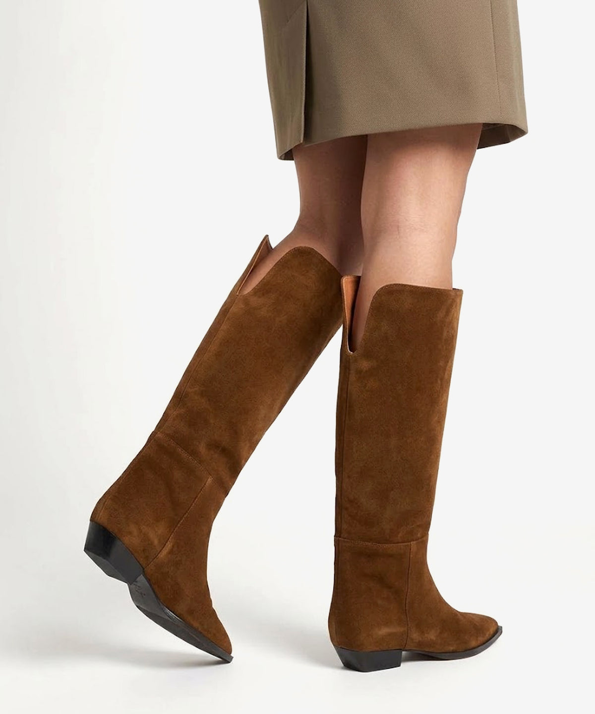 EMIRA - Bota alta de estilo western con puntera fina de serraje - Zapatos marrones - Zapatos de mujer Ángel Alarcón - Women Shoes 2026