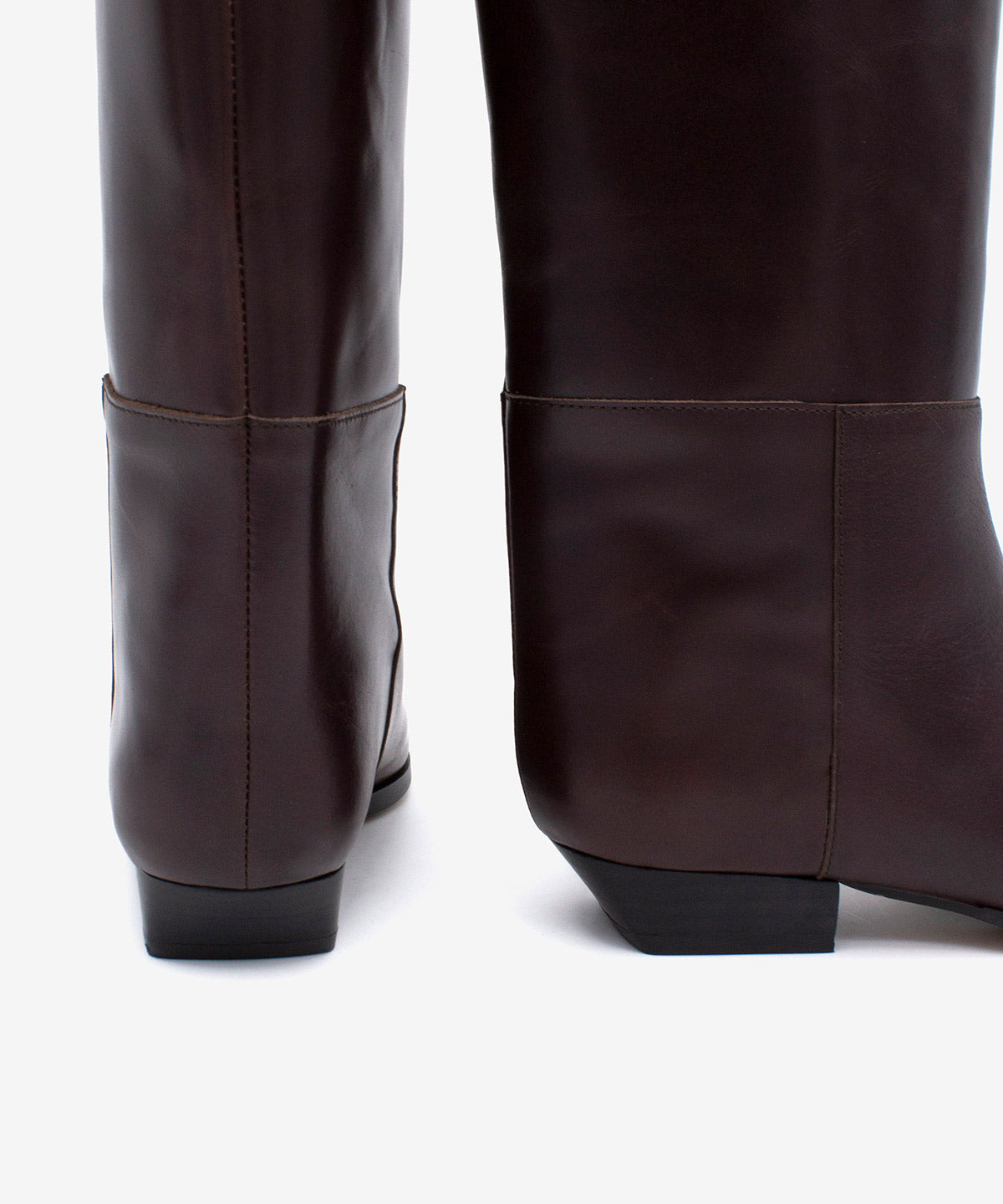 EMIRA - Bota alta de estilo western con puntera fina en piel lisa semibrillo - Zapatos Negros - Zapatos de mujer Ángel Alarcón - Women Shoes 2026